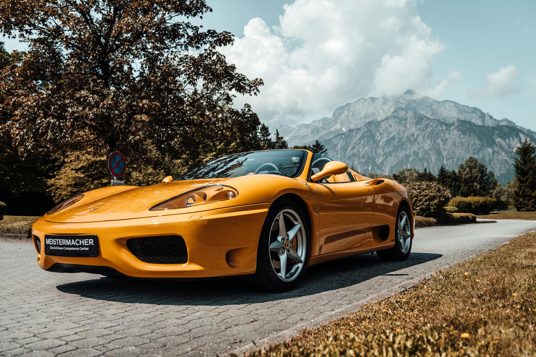 Escapade romantique en Champagne : Location de cabriolet ou sportive